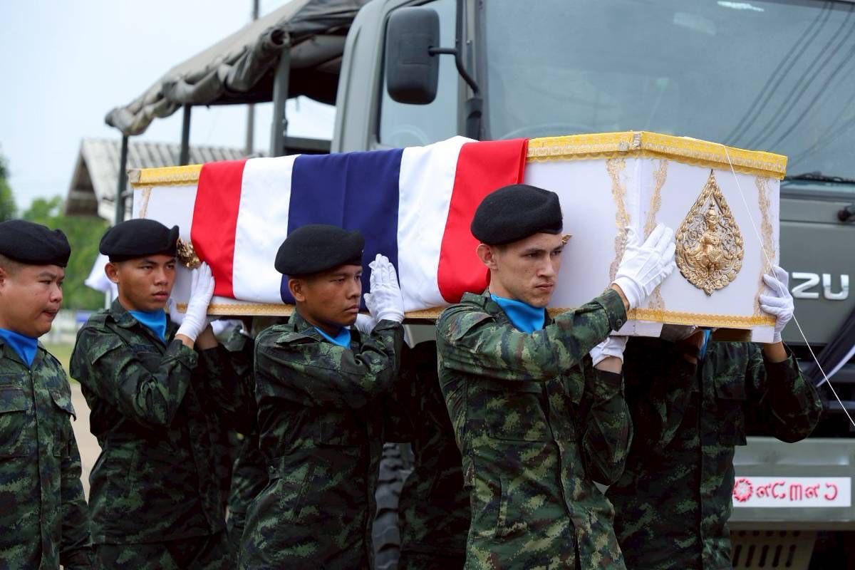 สดุดีวีรชน มทบ.25 จัดพิธีส่งร่าง 3 ทหารกล้า สละชีพปกป้องอธิปไตยชายแดนไทย-กัมพูชา