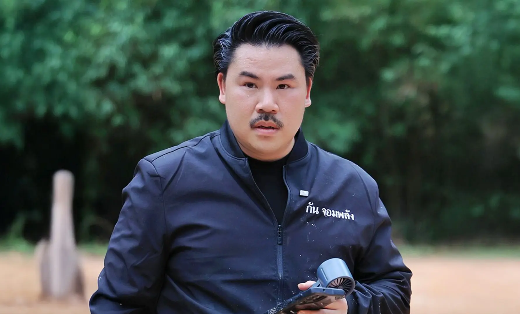 'กัน จอมพลัง' โต้ 'ไอซ์ รักชนก' แซะปมเงินบริจาค-สนิท 'ธรรมนัส' แจง 100 ล้านลงชายแดน ยันไม่เล่นการเมือง