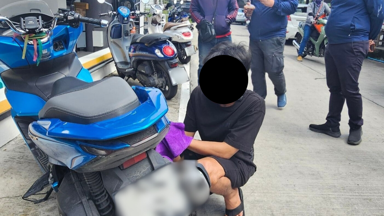 รวบ "เต้ย ศรีราชา" โจรมอเตอร์ไซค์ตัวแสบ! แฉวิธีขโมย PCX รูปแบบใหม่ ไม่ถึง 1 นาที อ้างนำเงินไปเลี้ยงหมาจรจัด 300 ตัว
